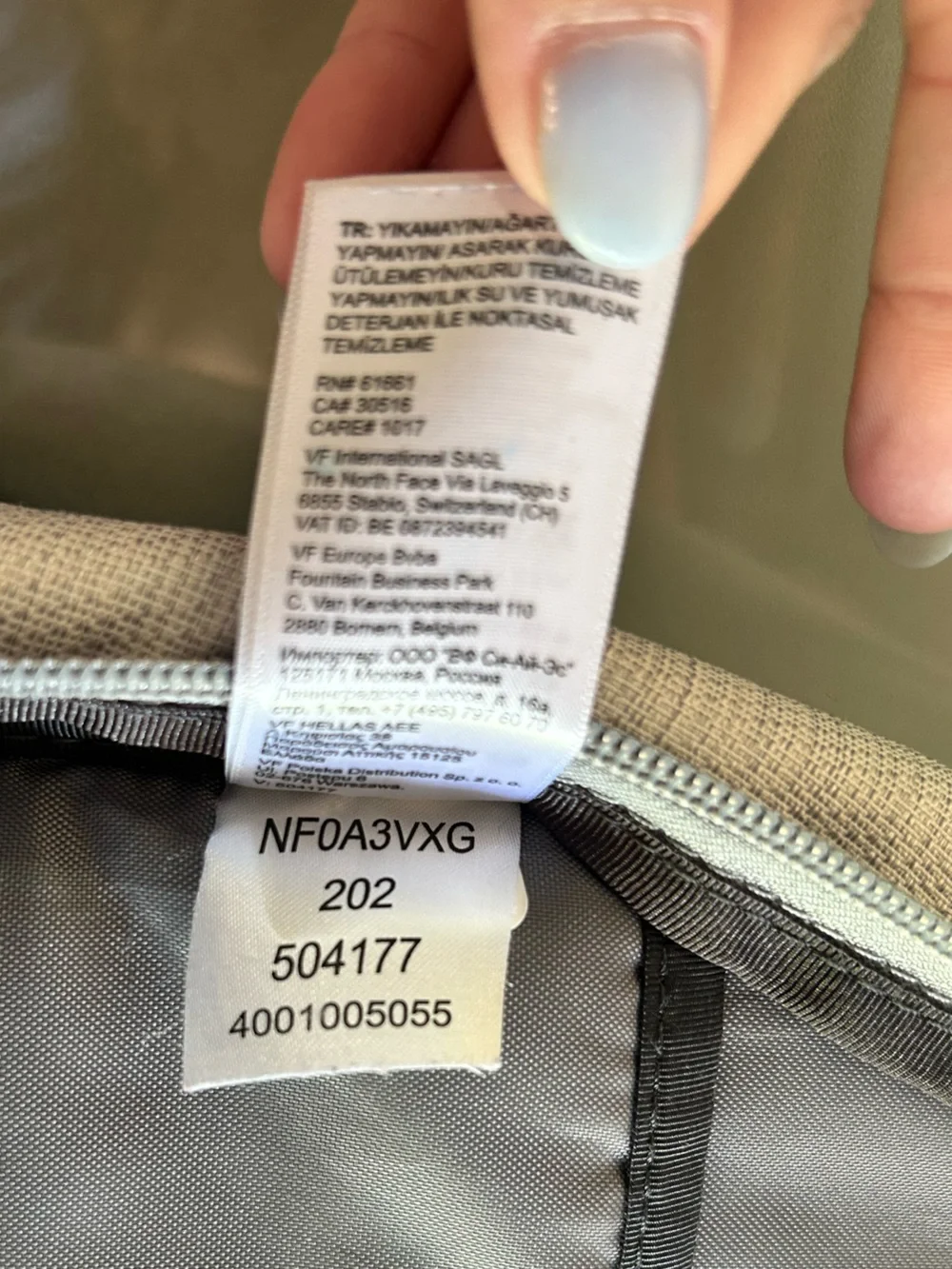 The North Face Jester Backpack Laptop Sleeve Daypack Travel Bag 27 L White Grey